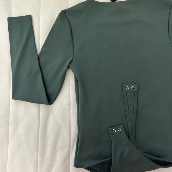 Express Body Contour Double Layer Crew Neck Thong Bodysuit - Picture 12 of 12